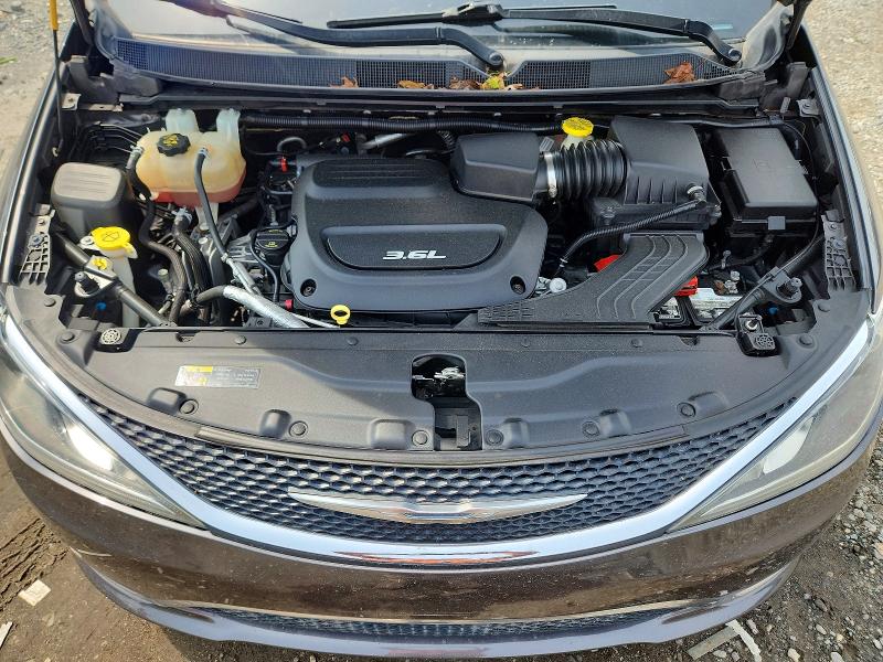Photo 12 from auction – 2017 CHRYSLER PACIFICA with VIN 2C4RC1EG2HR684237