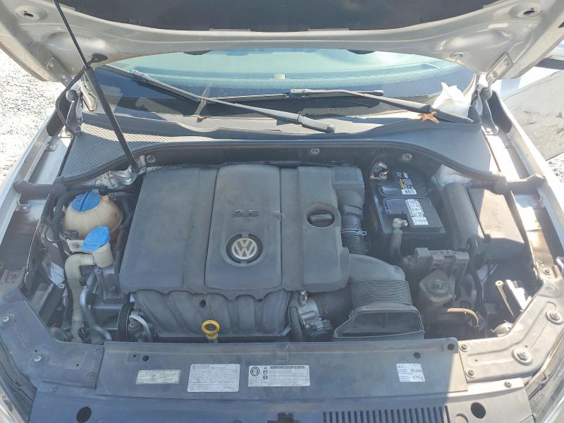 Photo 11 from auction – 2014 VOLKSWAGEN PASSAT with VIN 1VWBP7A32EC015057