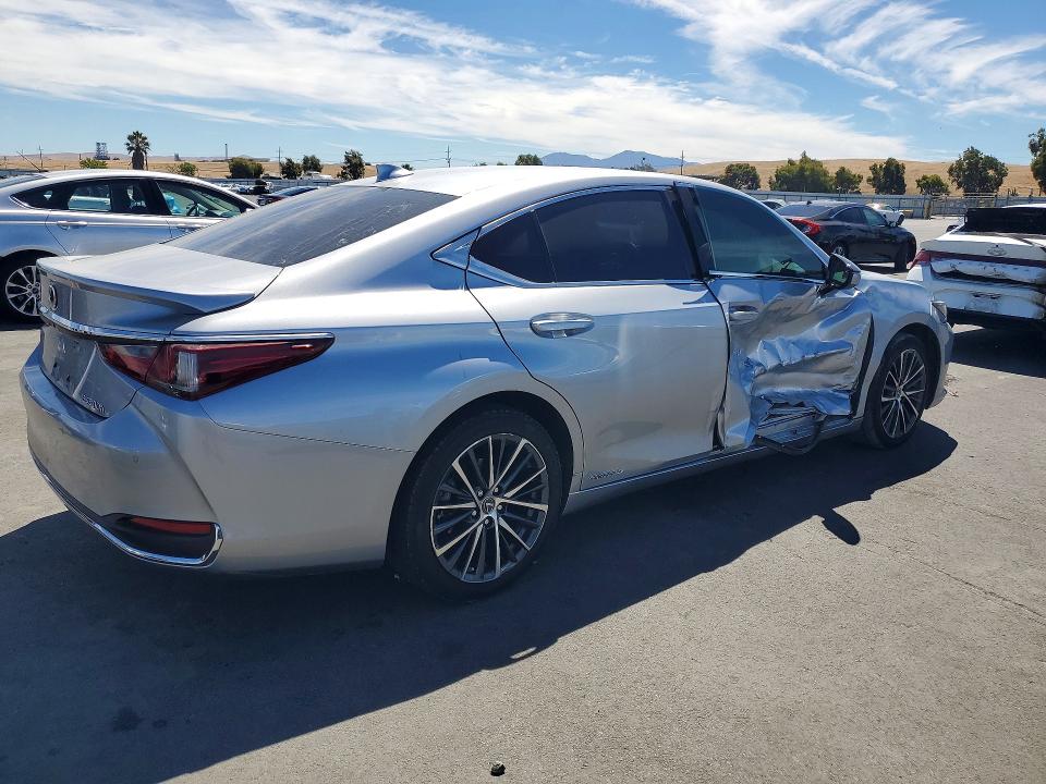 Zdjęcie 3 z aukcji – 2022 LEXUS ES 300H z VIN 58ADA1C13NU017890