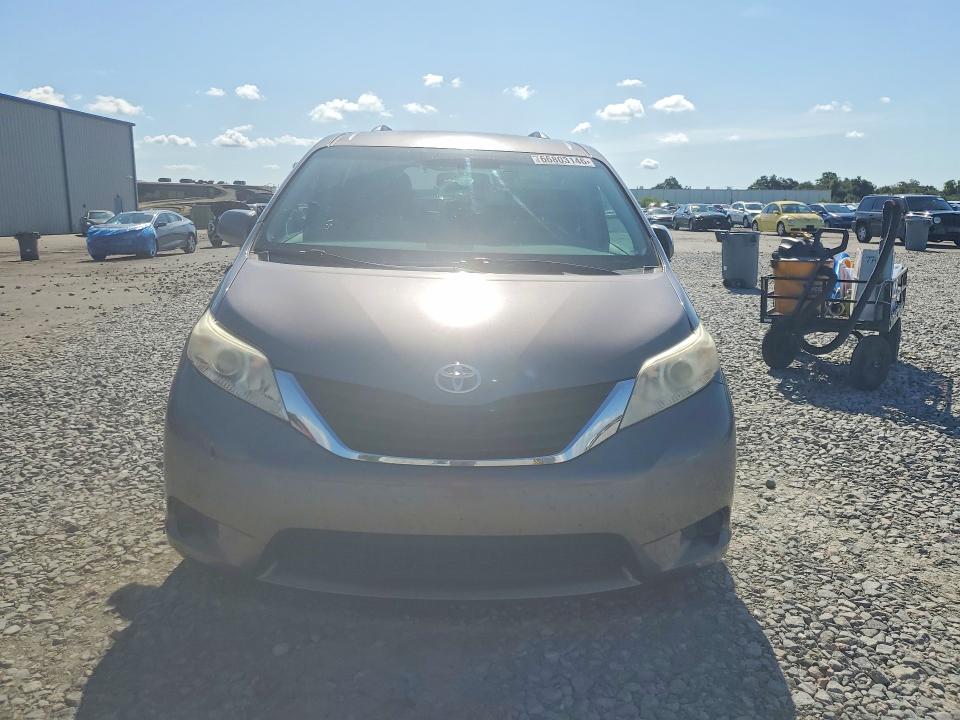 Photo 5 from auction – 2011 TOYOTA SIENNA with VIN 5TDKA3DC4BS005732