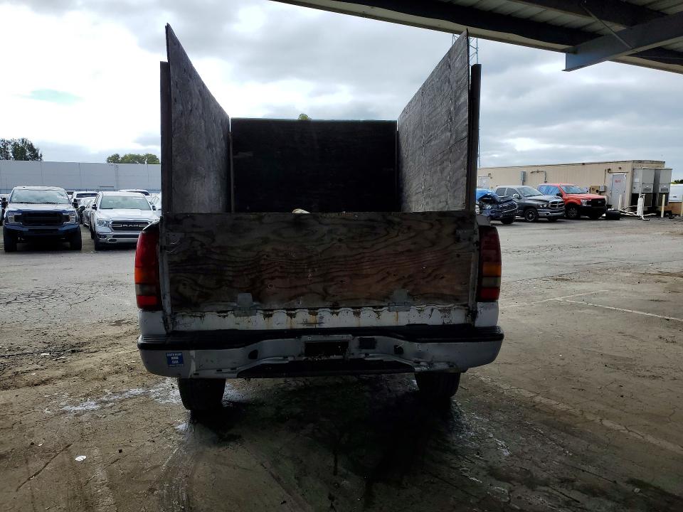 Photo 6 from auction – 2000 CHEVROLET SILVERADO with VIN 1GCGC24U3YZ258244