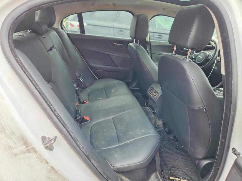 Photo 10 from auction – 2018 JAGUAR XE with VIN SAJAJ4FN4JCP28370