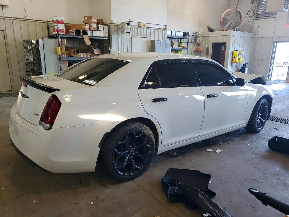 Photo 3 from auction – 2019 CHRYSLER 300 with VIN 2C3CCAAG2KH727150