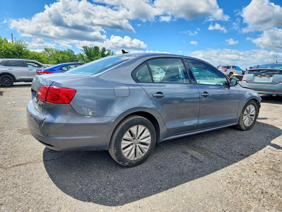 Photo 3 from auction – 2011 VOLKSWAGEN JETTA with VIN 3VWLL7AJ8BM127662