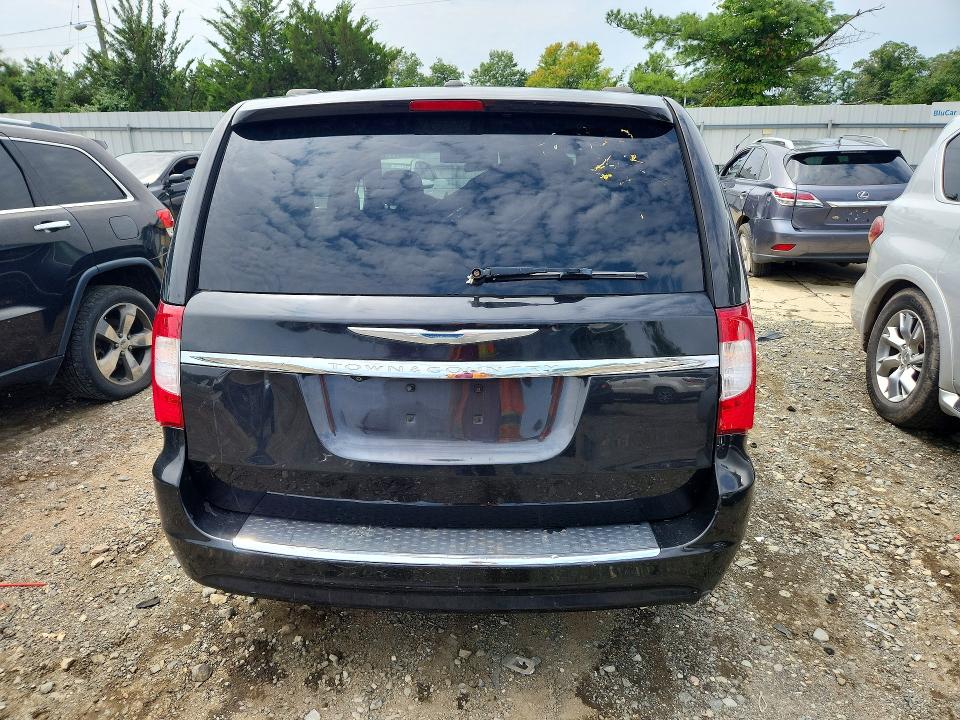 Photo 6 from auction – 2015 CHRYSLER TOWN & COUNTRY with VIN 2C4RC1BGXFR629150