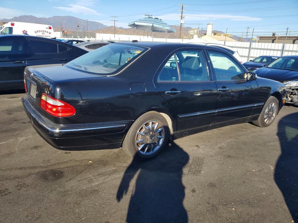 Photo 3 from auction – 2000 MERCEDES-BENZ E with VIN WDBJF65JXYB013473
