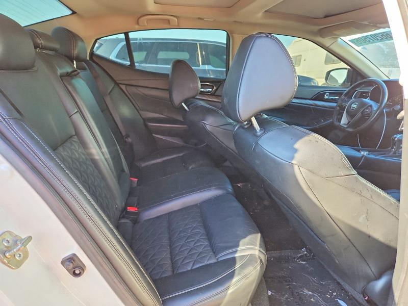 Photo 10 from auction – 2017 NISSAN MAXIMA with VIN 1N4AA6AP6HC369588