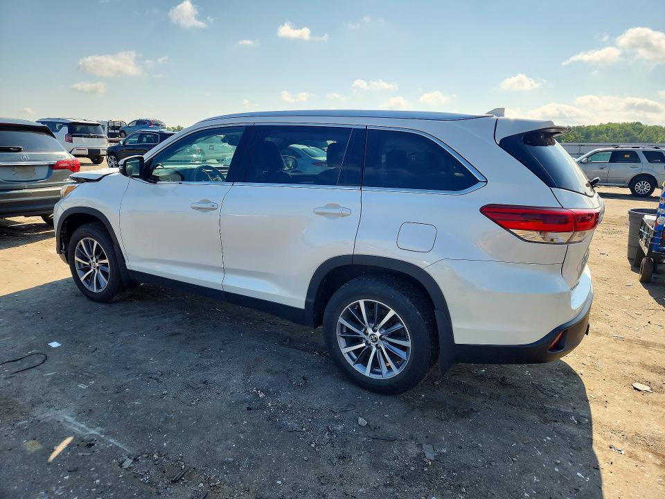 Photo 2 from auction – 2019 TOYOTA HIGHLANDER with VIN 5TDJZRFH2KS595476