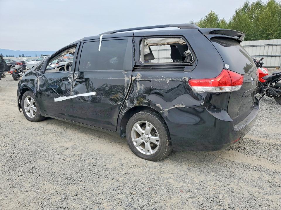Photo 2 from auction – 2014 TOYOTA SIENNA with VIN 5TDJK3DC9ES074039