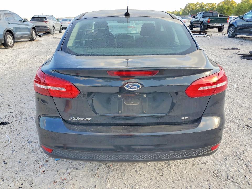 Photo 6 from auction – 2015 FORD FOCUS with VIN 1FADP3F27FL335258