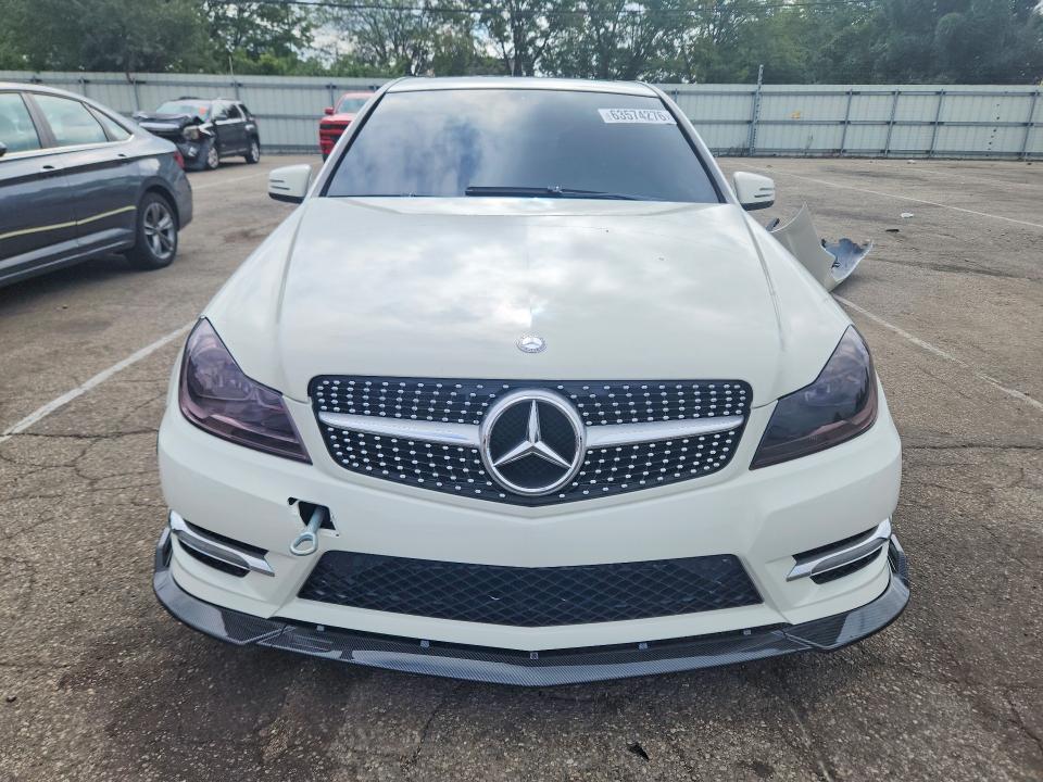 Photo 5 from auction – 2012 MERCEDES-BENZ C with VIN WDDGF8BB2CR191128