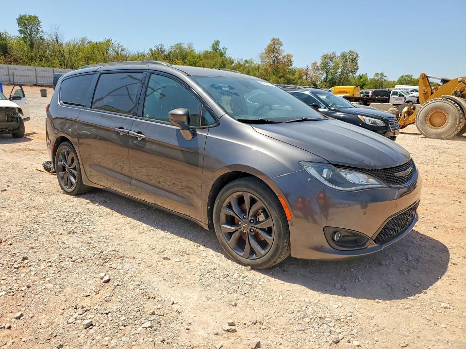 Photo 4 from auction – 2018 CHRYSLER PACIFICA with VIN 2C4RC1EG0JR204363
