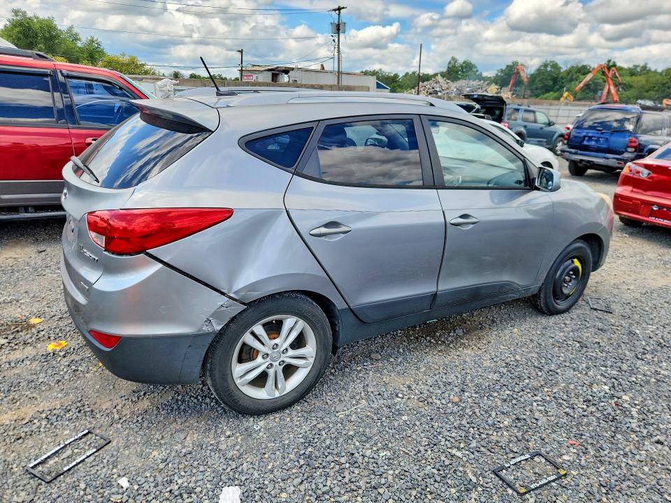 Photo 3 from auction – 2010 HYUNDAI TUCSON with VIN KM8JUCAC5AU043158