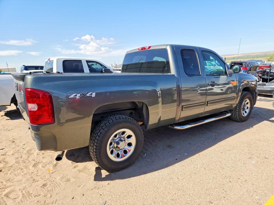 Photo 3 from auction – 2011 CHEVROLET SILVERADO with VIN 1GCRKREA4BZ208694