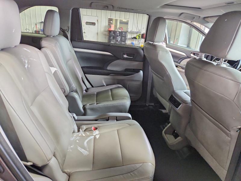 Photo 11 from auction – 2015 TOYOTA HIGHLANDER with VIN 5TDJKRFH1FS147675