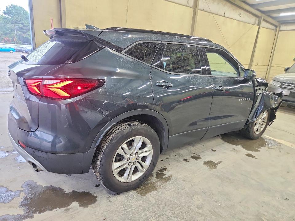 Photo 3 from auction – 2019 CHEVROLET BLAZER with VIN 3GNKBBRA2KS702690