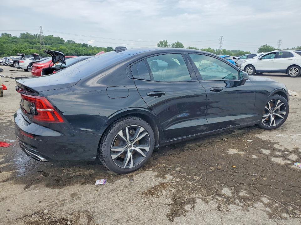 Photo 3 from auction – 2022 VOLVO S60 with VIN 7JRL12TM8NG157960