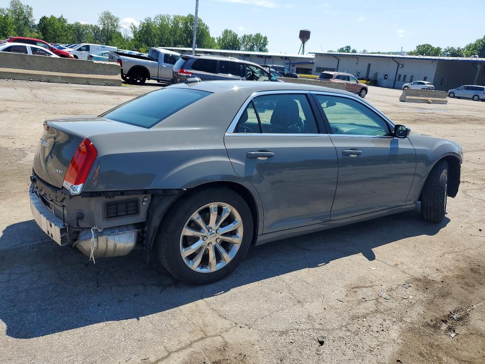 Photo 3 from auction – 2019 CHRYSLER 300 with VIN 2C3CCARG2KH682635