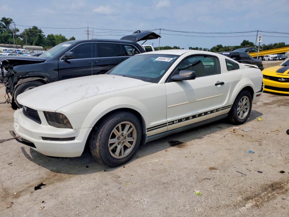 FORD MUSTANG 2005 with VIN 1ZVFT80N155173755 - Photo from auction