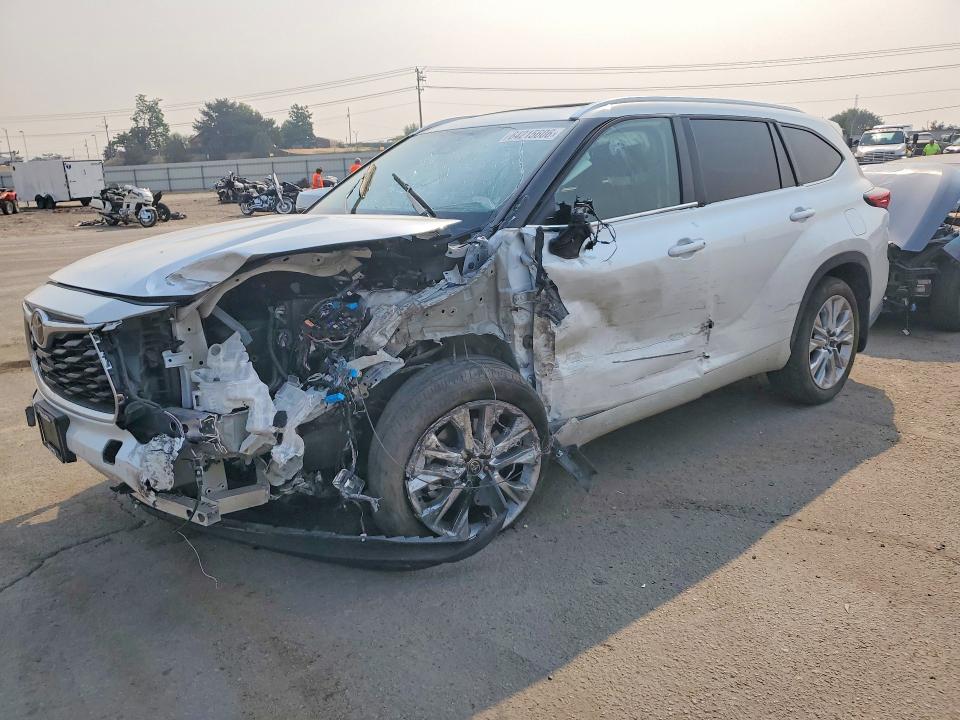TOYOTA HIGHLANDER 2023 with VIN 5TDKDRBH6PS034696 - Photo from auction