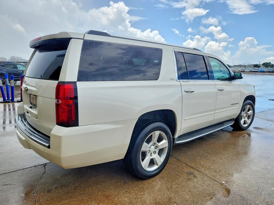 Photo 3 from auction – 2015 CHEVROLET SUBURBAN with VIN 1GNSCKKC8FR726025
