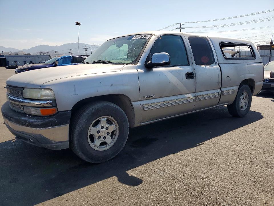 CHEVROLET SILVERADO 2000 with VIN 1GCEC19VXYZ352995 - Photo from auction