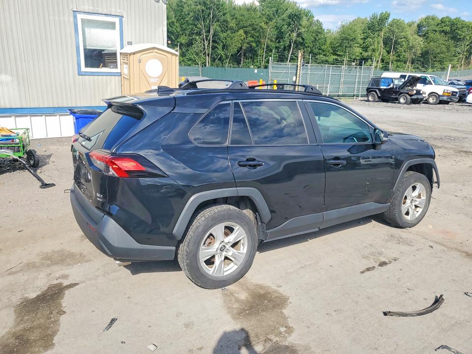 Photo 3 from auction – 2021 TOYOTA RAV4 with VIN 2T3P1RFV5MC217629