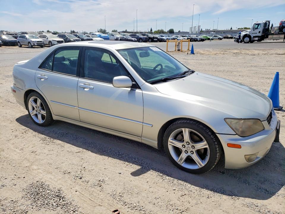 Photo 4 from auction – 2004 LEXUS IS with VIN JTHBD192340091521