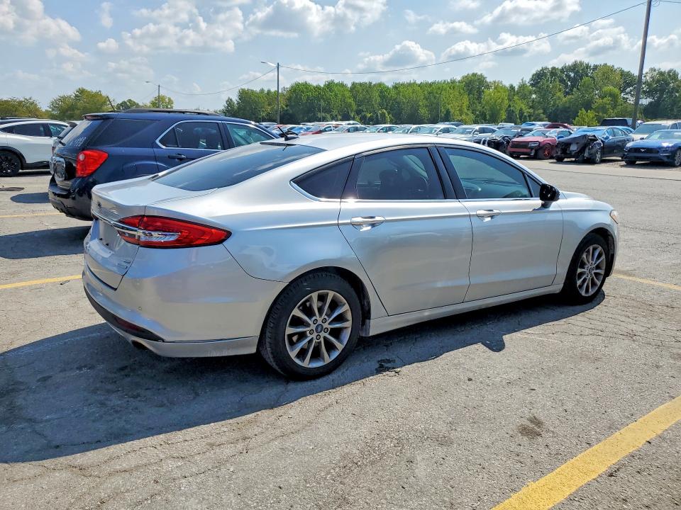 Photo 3 from auction – 2017 FORD FUSION with VIN 3FA6P0HD7HR332838
