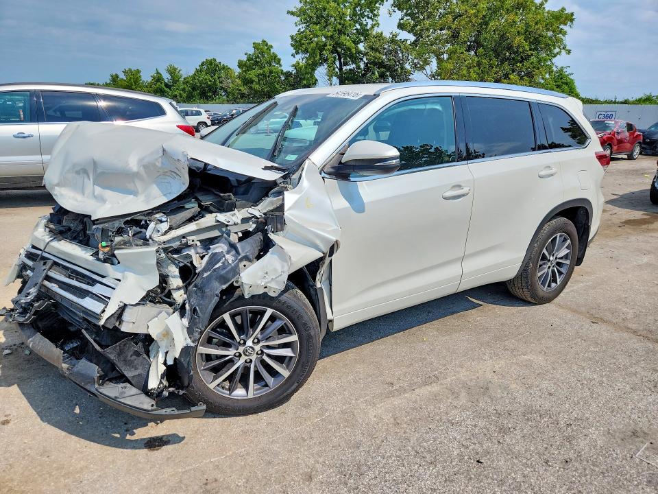 TOYOTA HIGHLANDER 2018 مع رقم تعريف المركبة 5TDJZRFH5JS894930 - صورة من المزاد