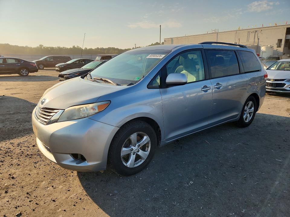 2011 TOYOTA SIENNA - Търг №66905326