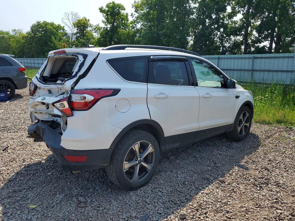 Photo 3 from auction – 2017 FORD ESCAPE with VIN 1FMCU9GD3HUA96981