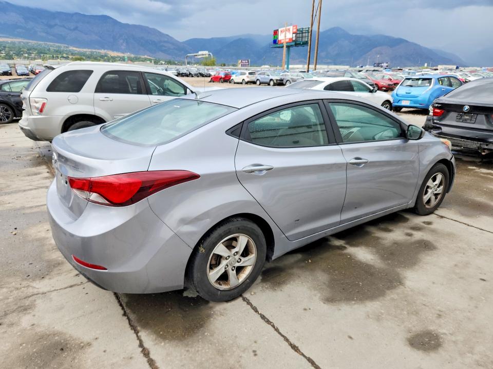 Photo 3 from auction – 2015 HYUNDAI ELANTRA with VIN 5NPDH4AE4FH646116