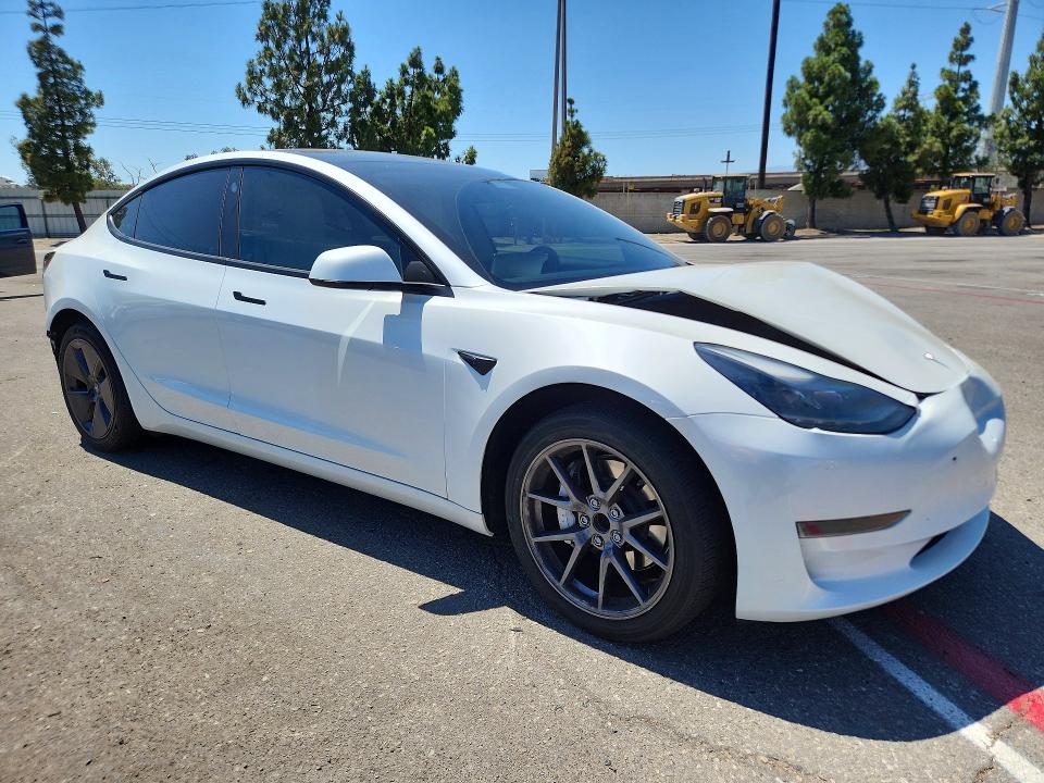 Foto 4 de la subasta – 2023 TESLA MODEL 3 con VIN 5YJ3E1EA0PF614404