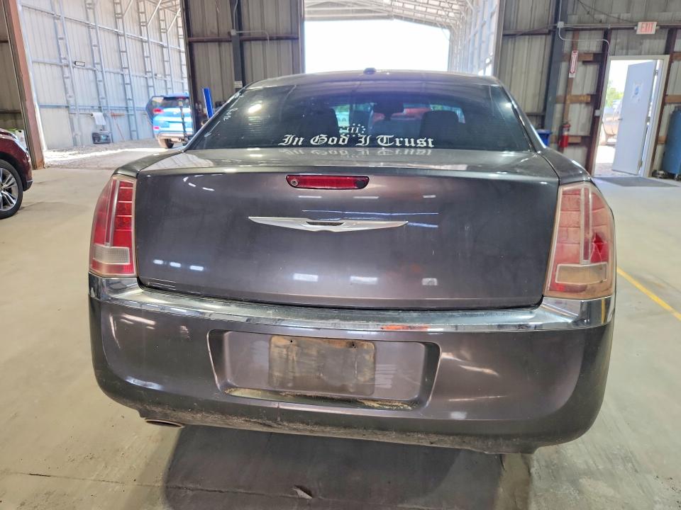 Photo 6 from auction – 2014 CHRYSLER 300C with VIN 2C3CCAKG4EH260445