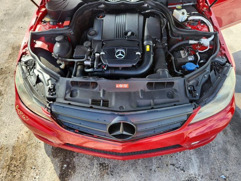 Снимка 11 от търг – 2014 MERCEDES-BENZ C с VIN WDDGF4HBXER307811