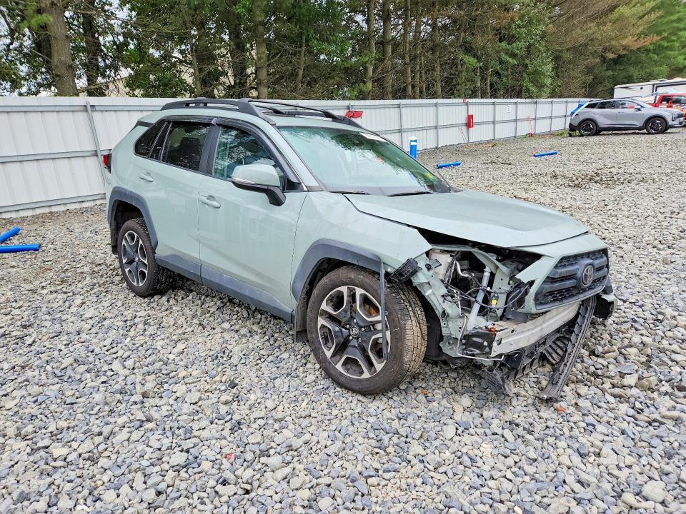 Photo 4 from auction – 2019 TOYOTA RAV4 with VIN 2T3J1RFV0KW012527