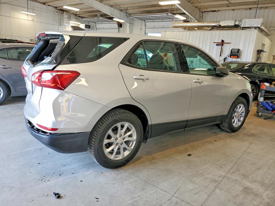 Photo 3 from auction – 2019 CHEVROLET EQUINOX with VIN 3GNAXHEV5KS560022