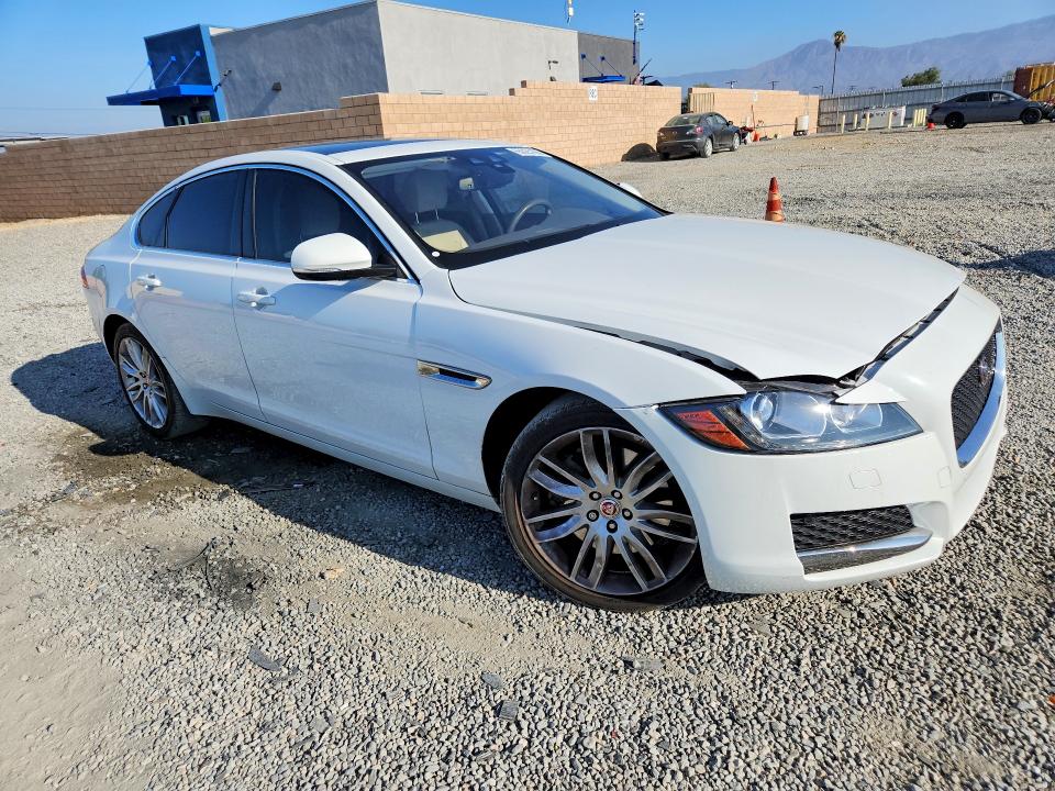 Photo 4 from auction – 2017 JAGUAR XF with VIN SAJBE4BV4HCY26730