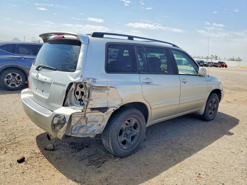 Photo 3 from auction – 2005 TOYOTA HIGHLANDER with VIN JTEGD21A450106752