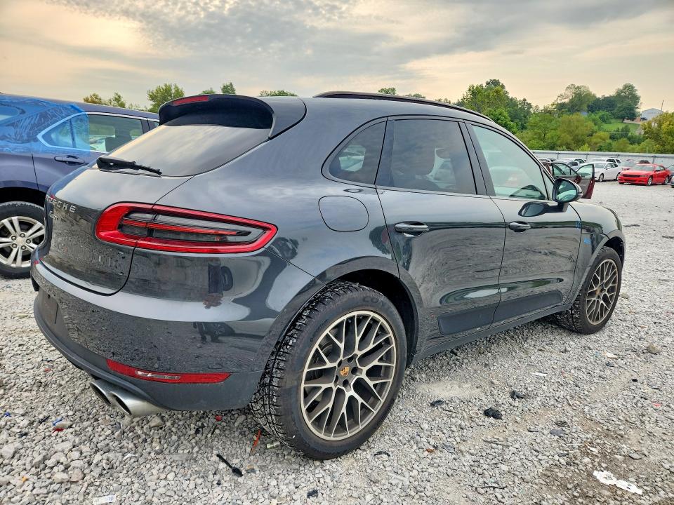 Photo 3 from auction – 2018 PORSCHE MACAN with VIN WP1AA2A57JLB19136