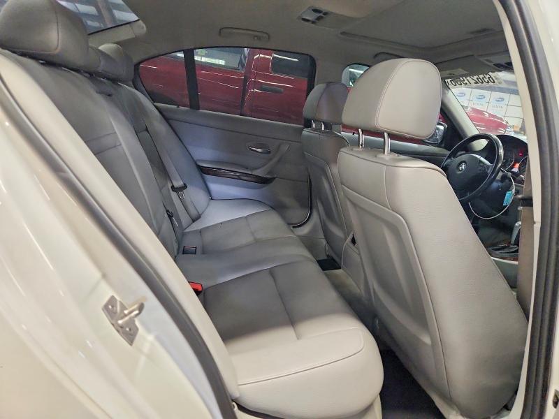Photo 10 from auction – 2011 BMW 328 with VIN WBAPK5G57BNN30329