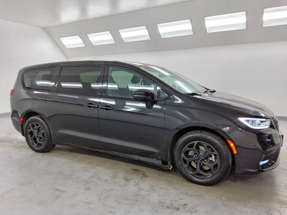 Foto 4 de la subasta – 2023 CHRYSLER PACIFICA con VIN 2C4RC1L74PR632822