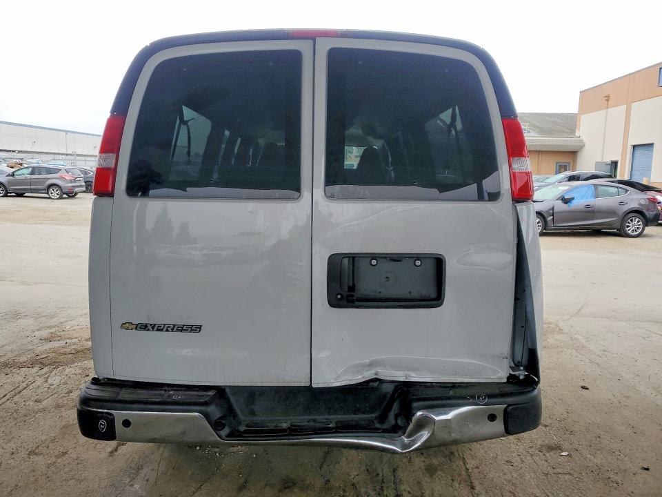Photo 6 from auction – 2025 CHEVROLET EXPRESS G3500 with VIN 1GAZGPFP2S1254198