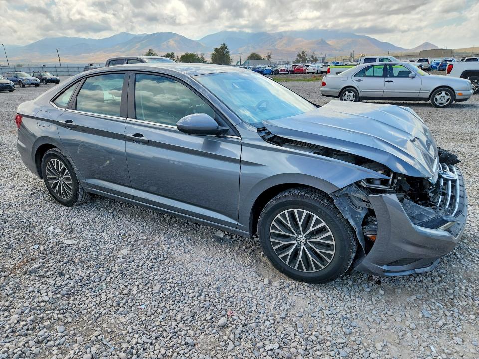 Photo 4 from auction – 2019 VOLKSWAGEN JETTA with VIN 3VWC57BU2KM189674
