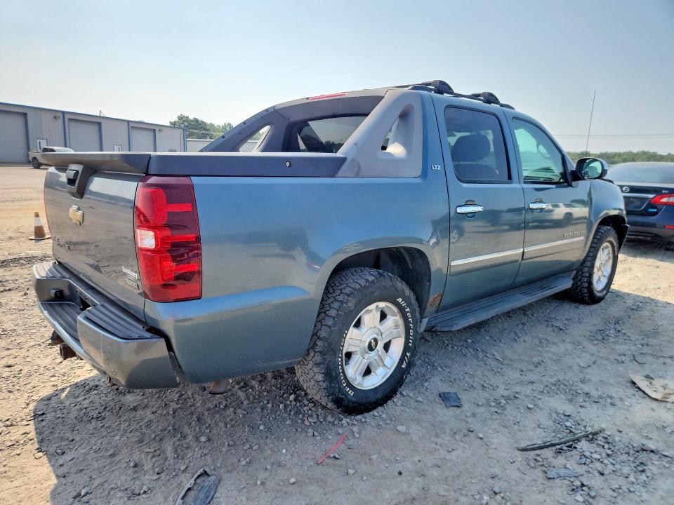 Photo 3 from auction – 2010 CHEVROLET AVALANCHE with VIN 3GNVKGE03AG118923