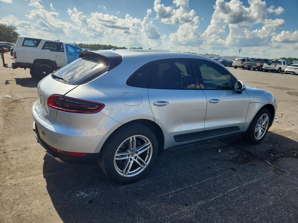 Photo 3 from auction – 2017 PORSCHE MACAN with VIN WP1AA2A53HLB83300