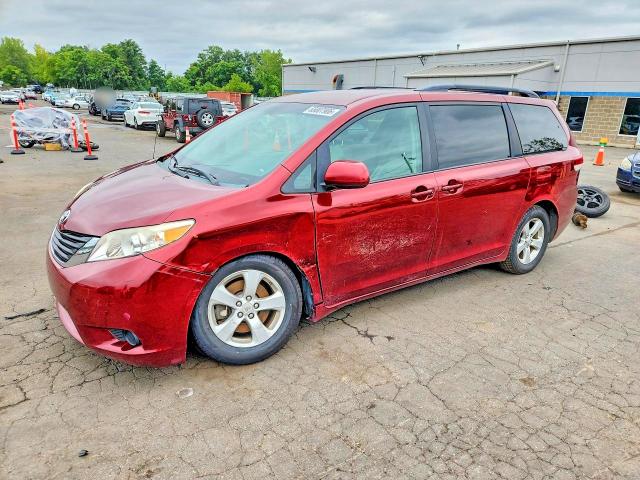 TOYOTA SIENNA 2011 with VIN 5TDKK3DC5BS083322 - Photo from auction