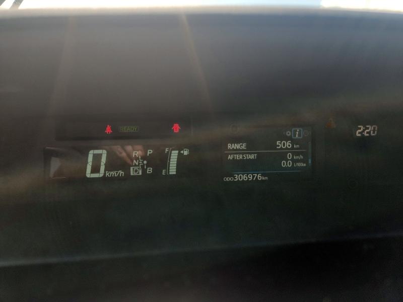 Photo 9 from auction – 2017 TOYOTA PRIUS V with VIN JTDZN3EU8HJ068641