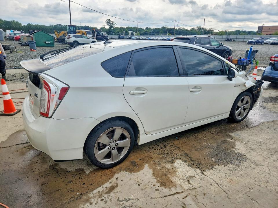 Photo 3 from auction – 2013 TOYOTA PRIUS with VIN JTDKN3DUXD5608898